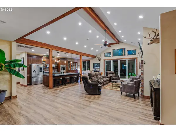 Coos Bay, OR 97420,92735 BOOTS DR