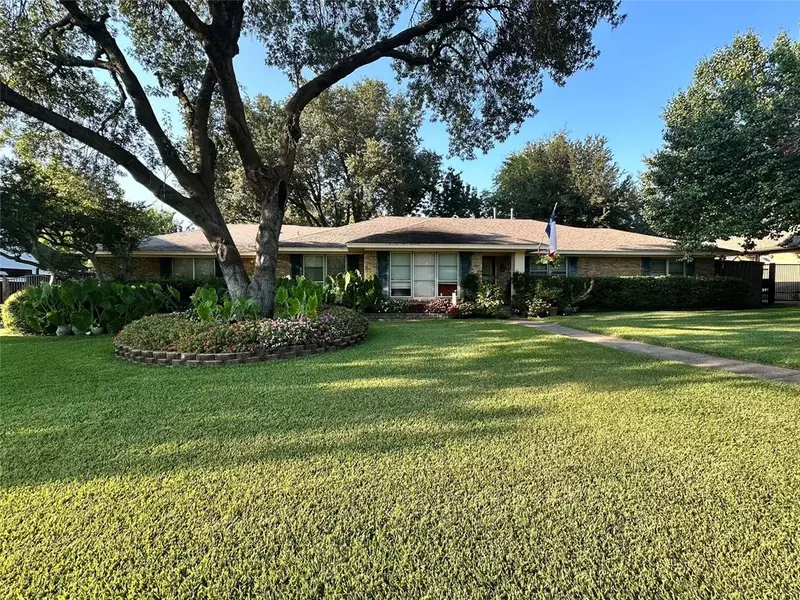 5409 Del Roy Drive, Dallas, TX 75229