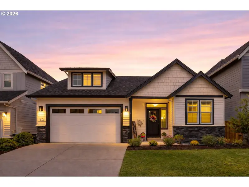 227 E TAYLOR DR, Newberg, OR 97132