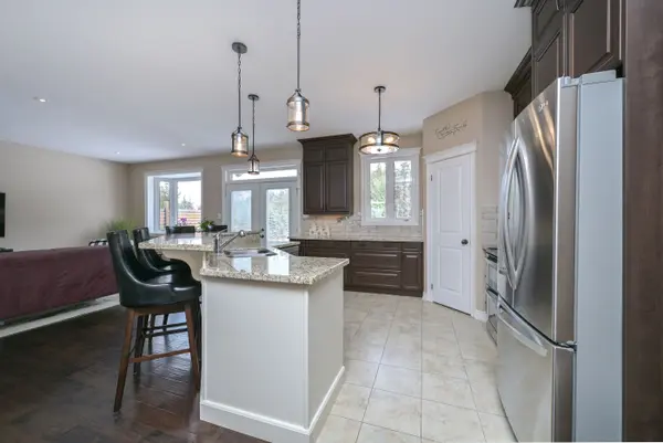 11 Harry Parker PL, Adjala-tosorontio, ON L0M 1J0