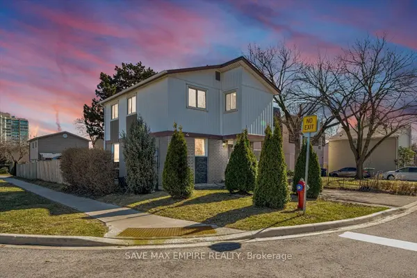 18 Hasting SQ, Brampton, ON L6S 2N8