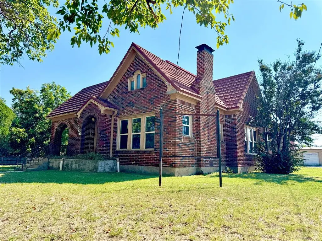 200 E Tarrant Street, Bowie, TX 76230