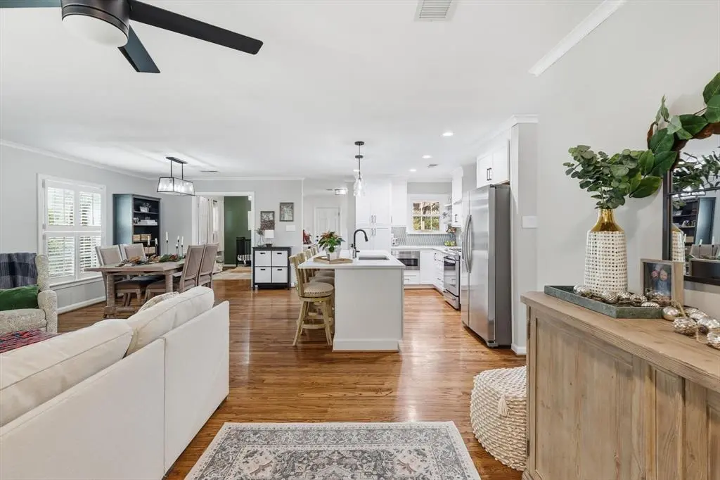 6428 Waverly Way, Fort Worth, TX 76116