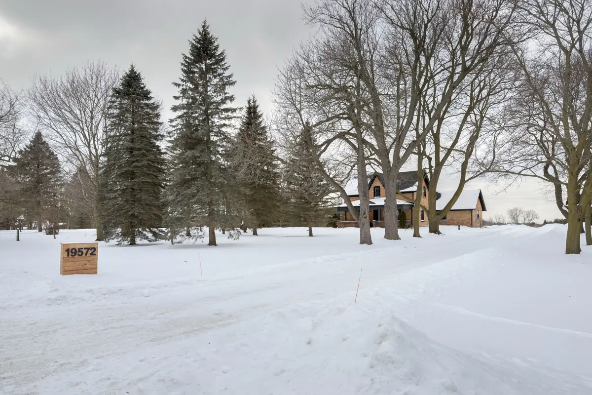 19572 Centre ST, East Gwillimbury, ON L0G 1M0