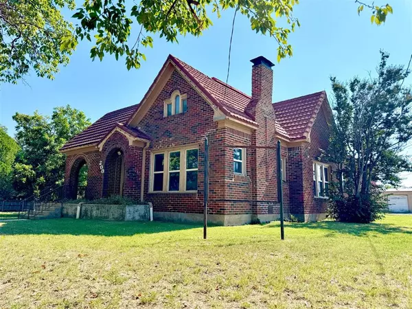 200 E Tarrant Street,  Bowie,  TX 76230