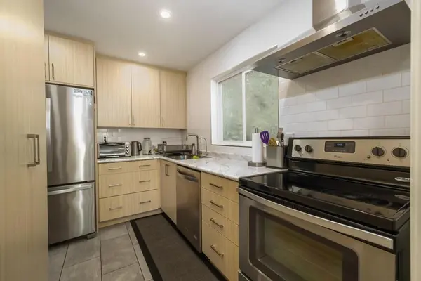 23 Four Winds DR #13, Toronto W05, ON M3J 1K7