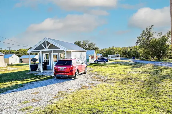 200 W Riley Street, Bowie, TX 76230