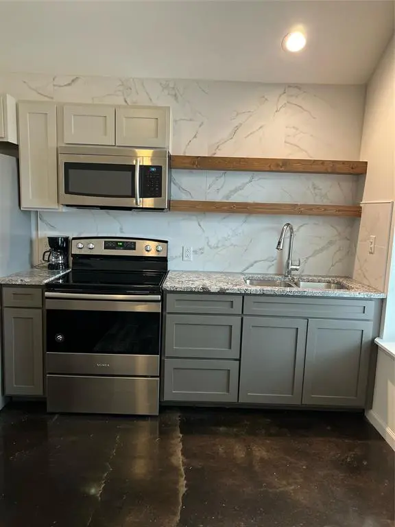 200 W Riley Street, Bowie, TX 76230