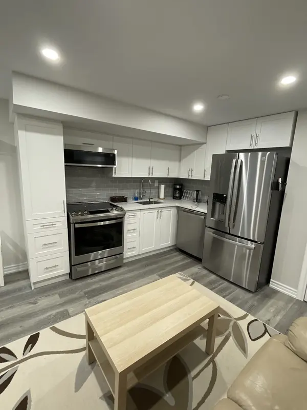 22 Chippingwood MNR #Basement, Aurora, ON L4G 7R4