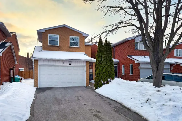 8 Royal Colwood CT,  Vaughan,  ON L4K 2J3