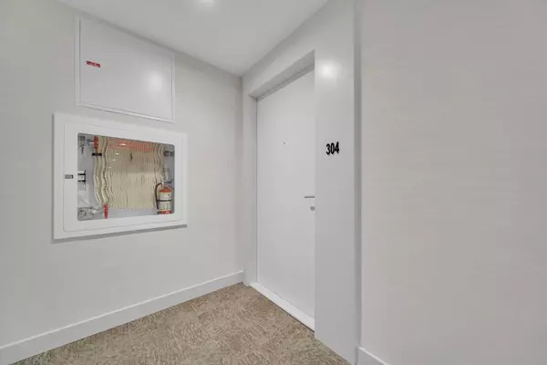 Brampton, ON L7A 5L6,215 Veterans DR #304