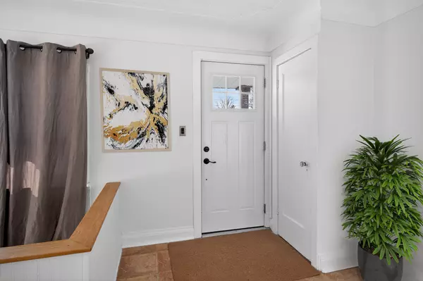 Hamilton, ON L8S 2X6,94 Emerson ST