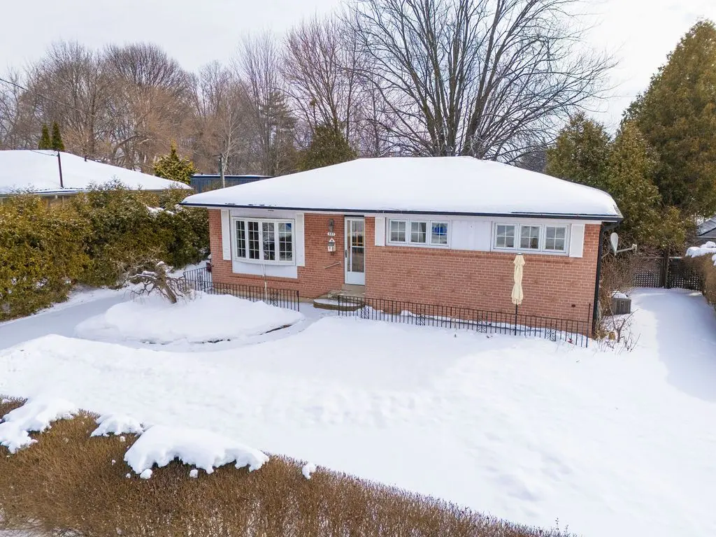 557 Stonecliffe RD, Oakville, ON L6L 4N8