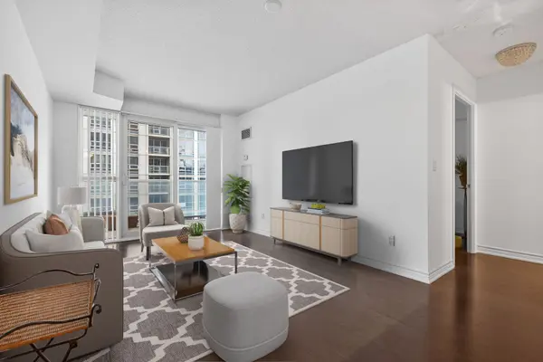 761 Bay ST #2414, Toronto C01, ON M5G 2R2