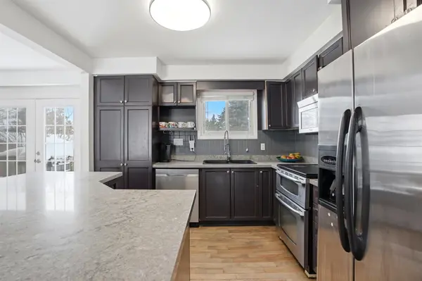 198 Ferndale DR N, Barrie, ON L4N 9W2