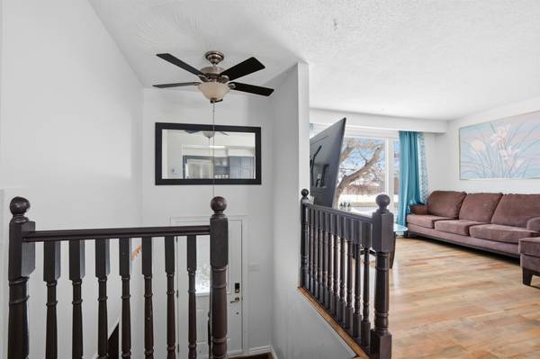 198 Ferndale DR N, Barrie, ON L4N 9W2