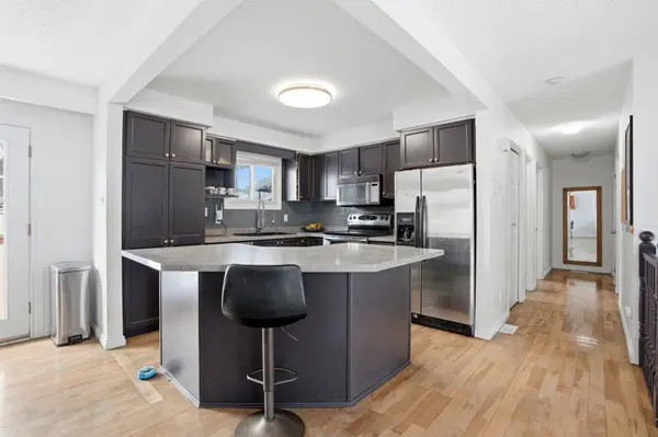 198 Ferndale DR N, Barrie, ON L4N 9W2