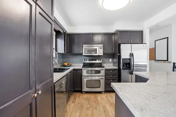 198 Ferndale DR N, Barrie, ON L4N 9W2