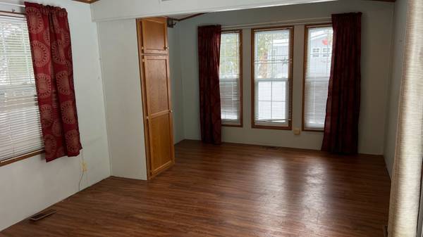 18 Prince Rupert AVE, Springwater, ON L0L 1P0