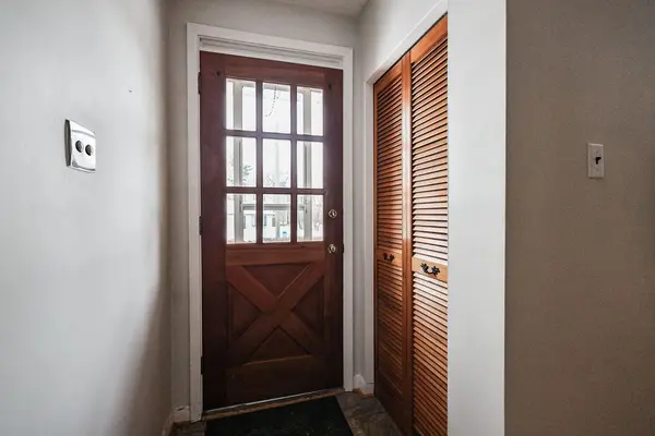 557 Stonecliffe RD, Oakville, ON L6L 4N8