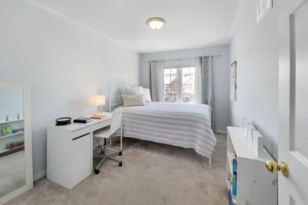 53 Bradley DR, Halton Hills, ON L7G 6B6