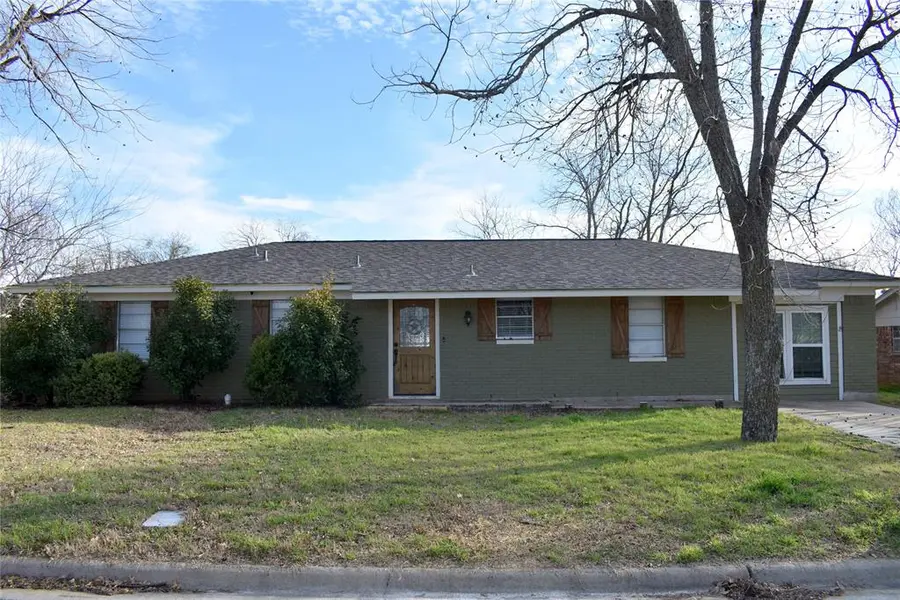 1207 E Fitzgerald Street, Bangs, TX 76823