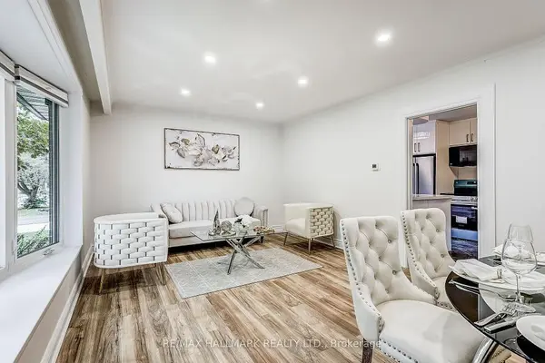 51 Aurora Heights DR, Aurora, ON L4G 2W6