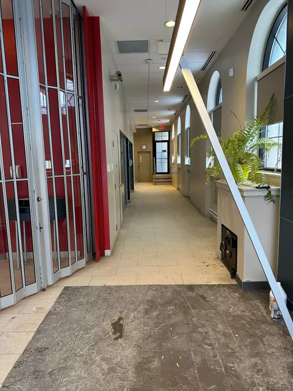 Barrie, ON L4M 1A3,64 Dunlop ST E