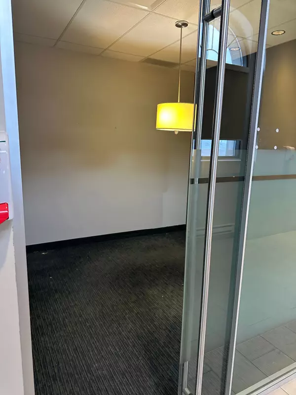 Barrie, ON L4M 1A3,64 Dunlop ST E