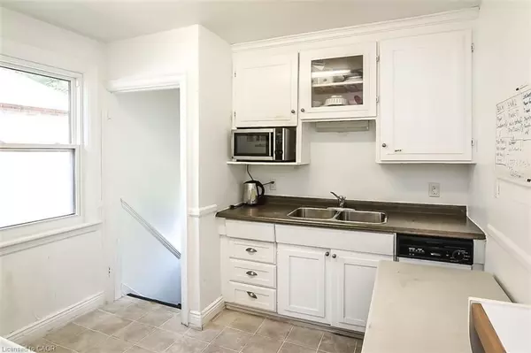 Hamilton, ON L8S 1Y2,9 GARY AVE