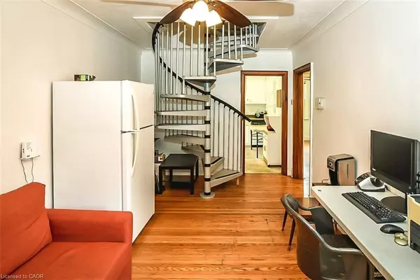 Hamilton, ON L8S 1Y2,9 GARY AVE