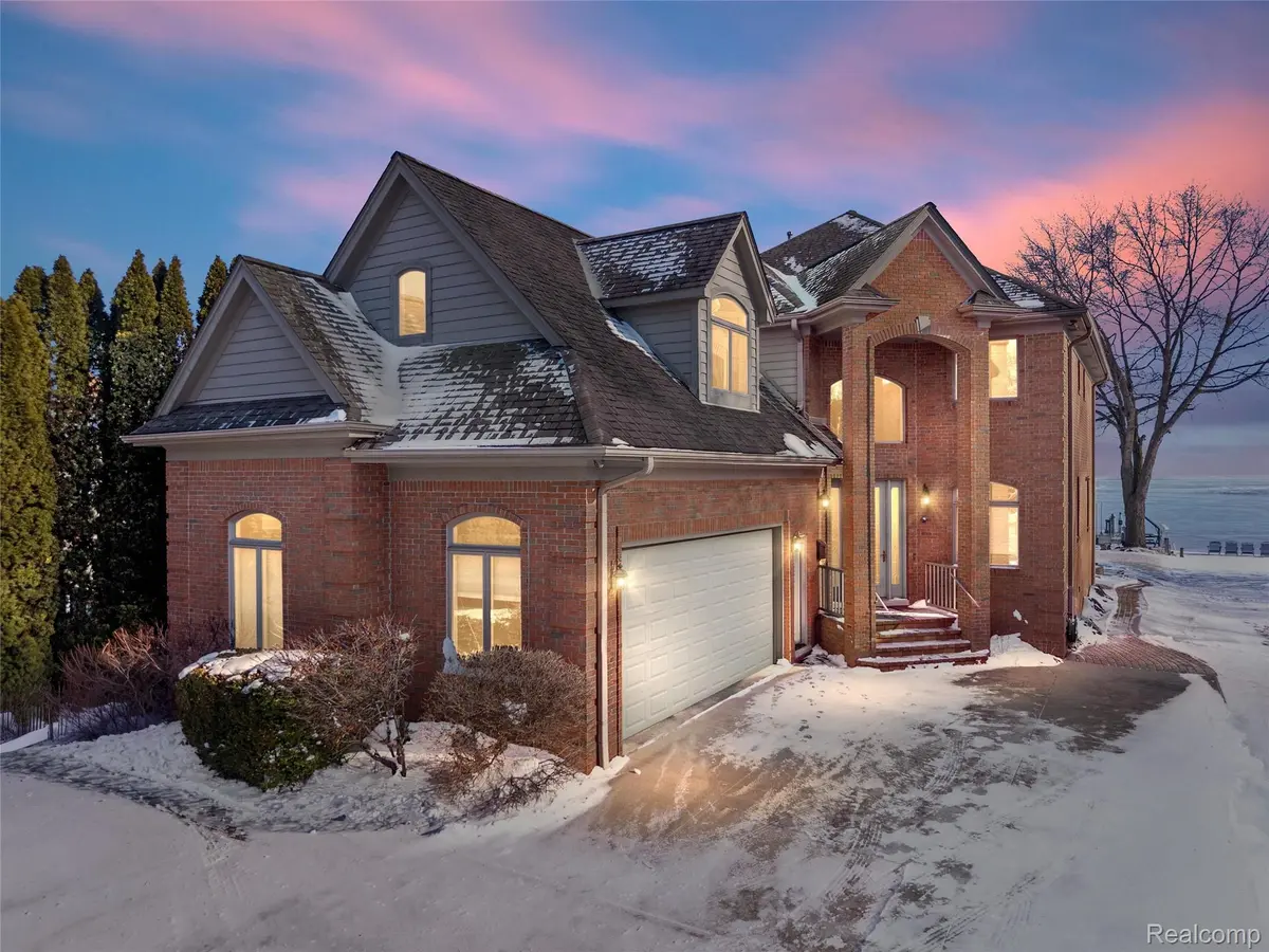 34330 Jefferson AVE, Harrison Charter Township, MI 48045