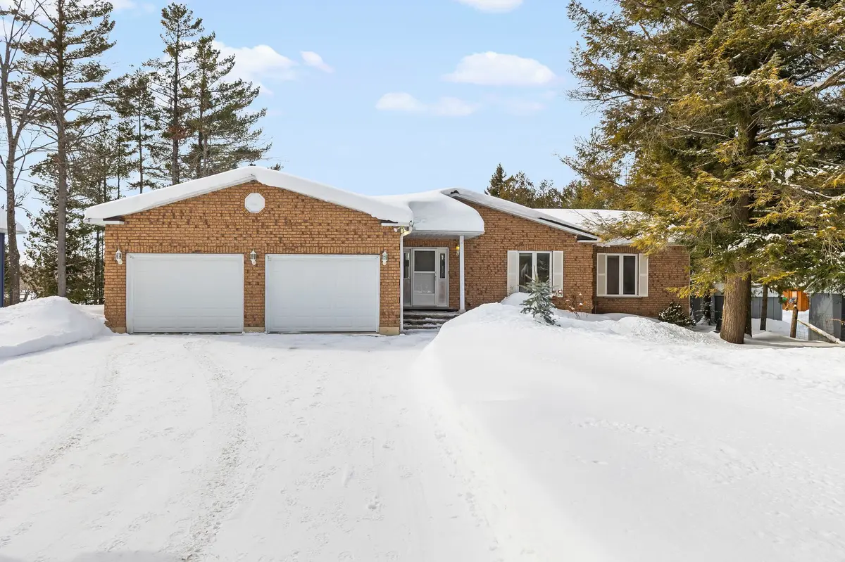 17 Stanley RD, Kawartha Lakes, ON K0M 2T0