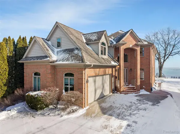 34330 Jefferson AVE, Harrison Charter Township, MI 48045