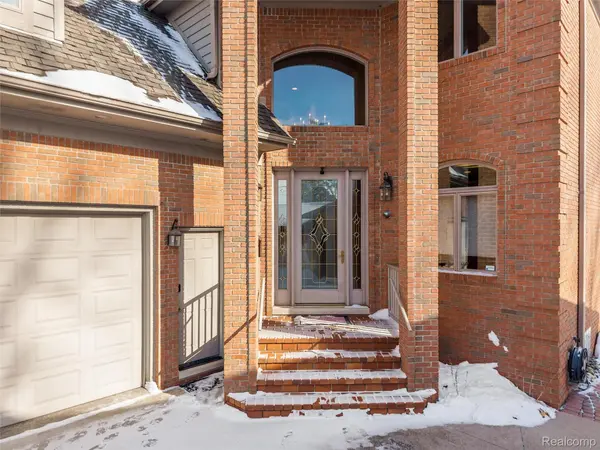 34330 Jefferson AVE, Harrison Charter Township, MI 48045