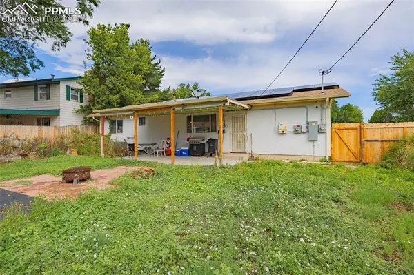 3940 Hollybrook LN, Pueblo, CO 81005