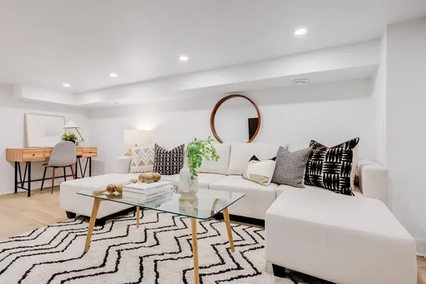 146 Hanson ST, Toronto E02, ON M4C 1A4