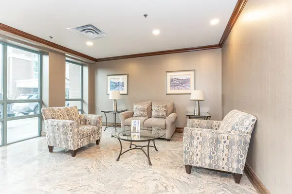 15 Michael Power PL #1005, Toronto W08, ON M9A 5G4