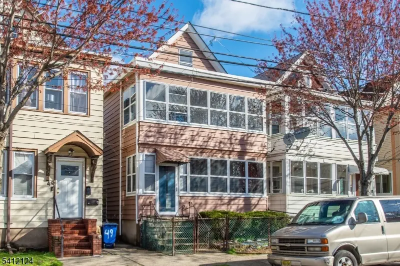 51 Maple St, Garfield City, NJ 07026