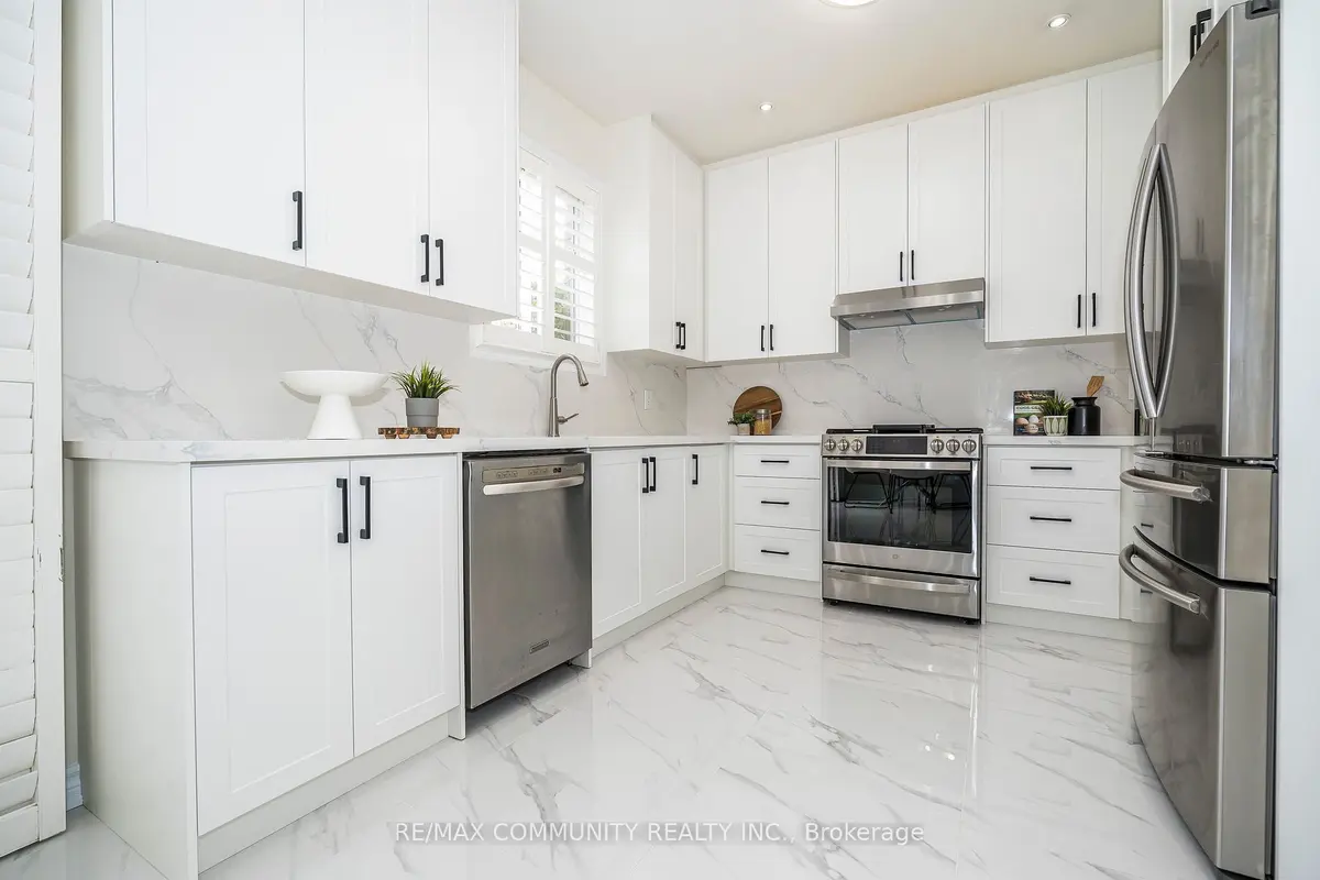 7 Cragg CRES, Ajax, ON L1T 0E4