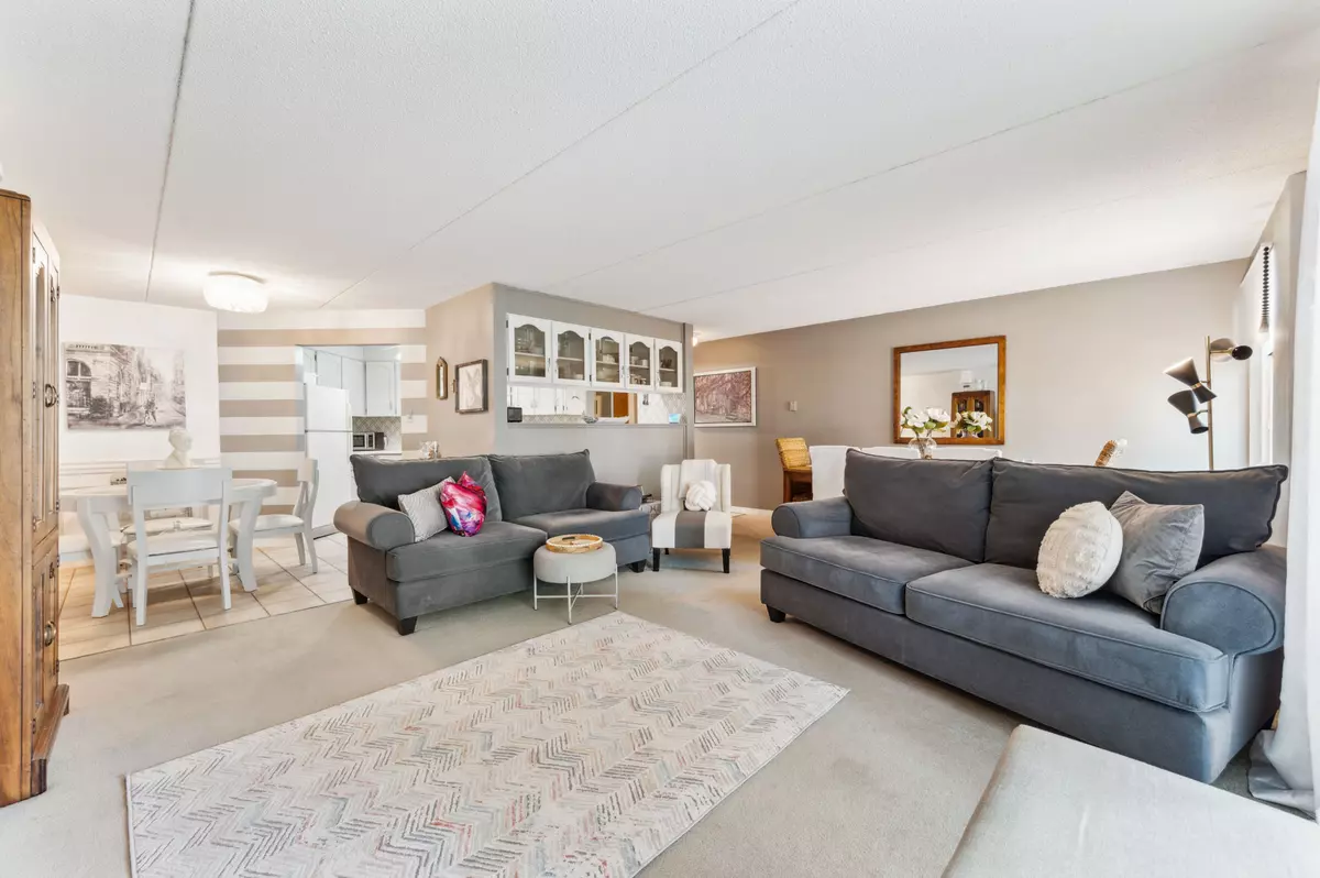 Guelph, ON N1G 4N7,8 Christopher CT #105