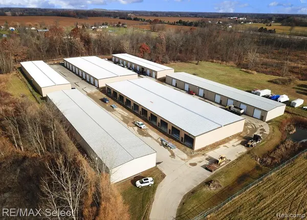 11205 Phoenix DR, Fenton Charter Township, MI 48430