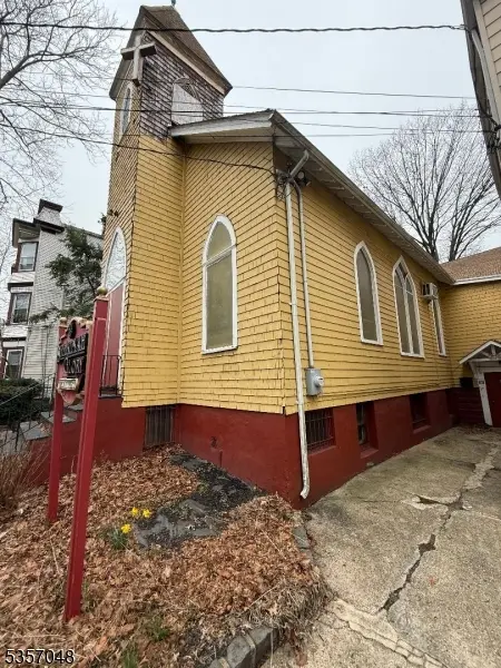 17 Alexander St, Newark City, NJ 07106