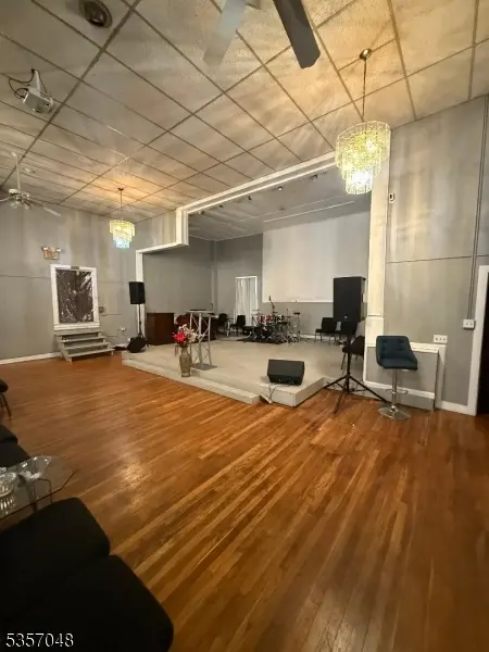 17 Alexander St, Newark City, NJ 07106