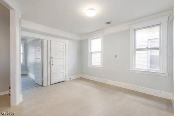 51 Maple St, Garfield City, NJ 07026