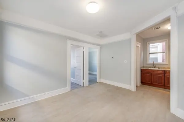 51 Maple St, Garfield City, NJ 07026