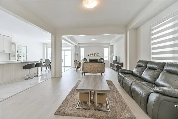 1452 Wheatcroft DR, Oshawa, ON L1L 0W5