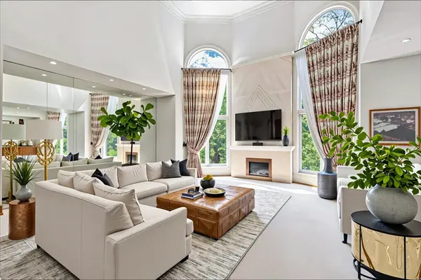 12 Old English LN, Markham, ON L3T 2T9