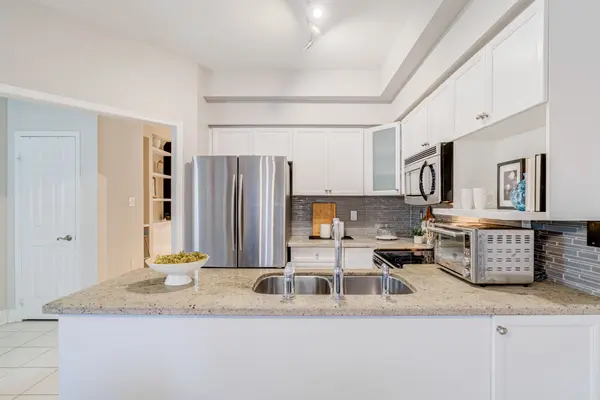 Toronto W06, ON M8V 4A9,97 Harbourview CRES