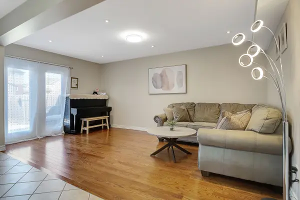 328 vincent DR, North Dumfries, ON N0B 1E0